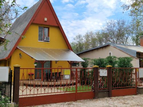 Elbújtat-Lak Vendégház Gyopárosfürdő