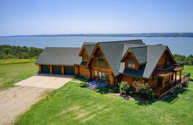Eldorado Lodge Luxurious Log Home. Stunning Lake Views. Peace, Seclusion, Nature