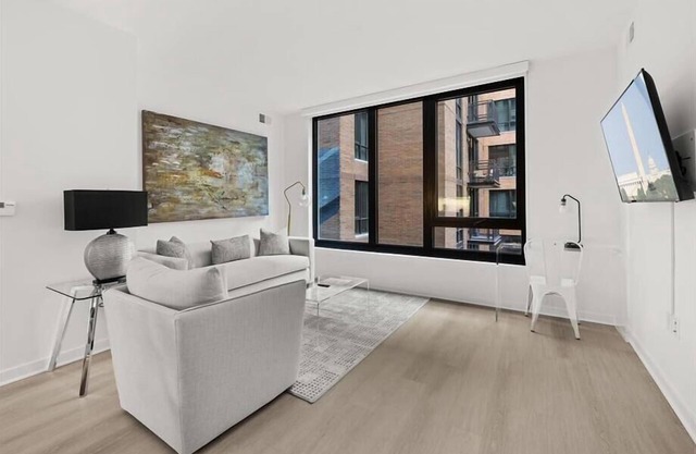 Electric Car Charging Available! nr Capitol 2BR w/ Parking