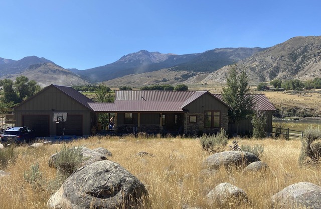 Electric Peak Retreat at Yellowstone National Park North Entrance