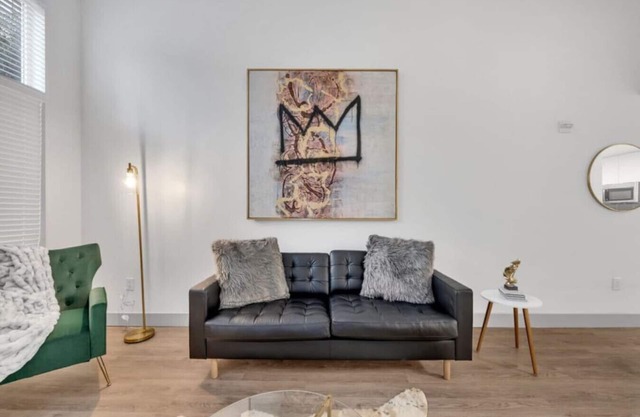 Electric Spacious 2BR in Uptown!