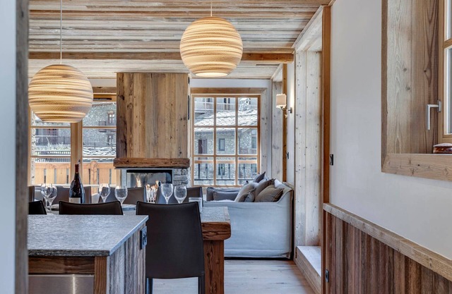 Appartement Familial Confort à Val-d'Isère, Proche Pistes, 10 Pers., Cheminée, Services Inclus