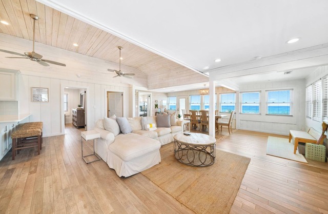 Elegance at Oleander. Classic Florida Cottage Perfect for your family