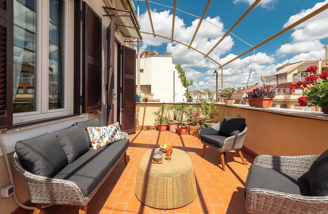 Elegant 2-Bed, Terraces Charming Coppedè District