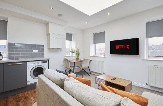 Élite-Appartement-Salle de bain privée séparée-Vue sur Rue-Private Gated Park...
