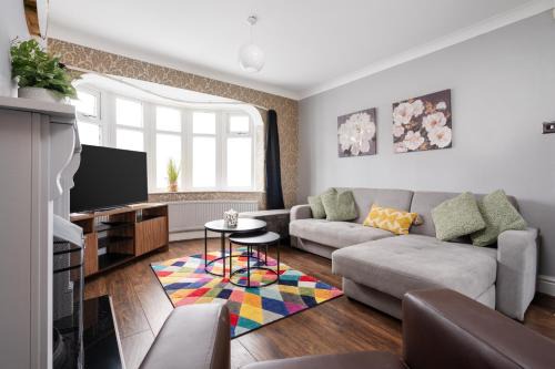 Elegant 3-Bed Manchester Haven with free Parking by KeenzChillz