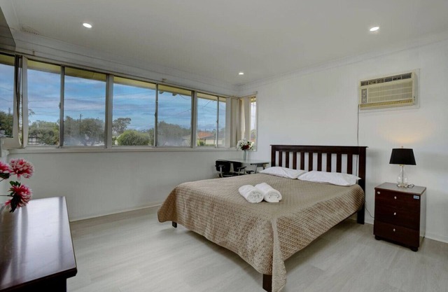 Elegant 3 Bedroom Haven Getaway Close to Golf Club
