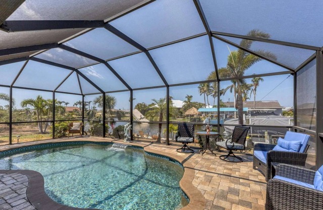 Elegant 3bd home right on canal (CH904)