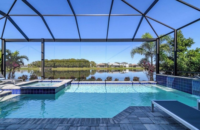 Elegant 3BR waterfront pool home | Lakewood Ranch - A Dream Come True