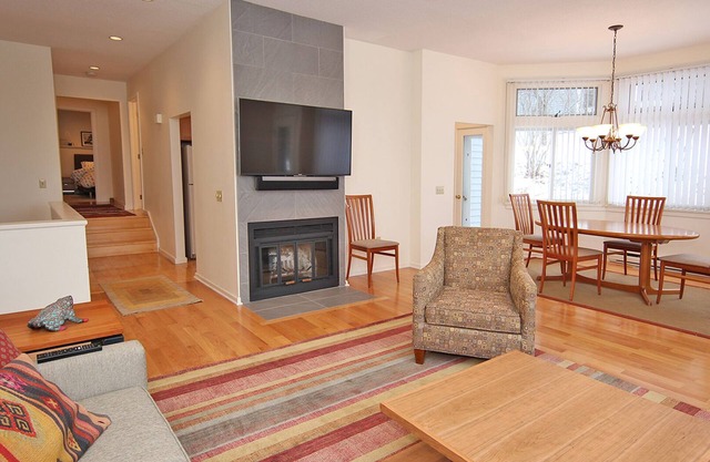 Élégant 4 BR condo à Lenox, MA- complètement nouveau- 3 min de Tanglewood