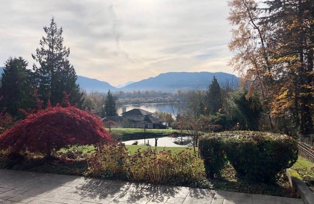 Elegant 4400sf Villa w/ Lk. & Mt. view | Sammamish