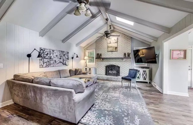 Elegant 4BR Tudor Retreat near Downtown