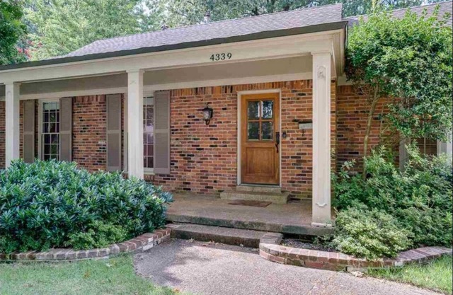 Elegant 5 Bedroom East Memphis Home