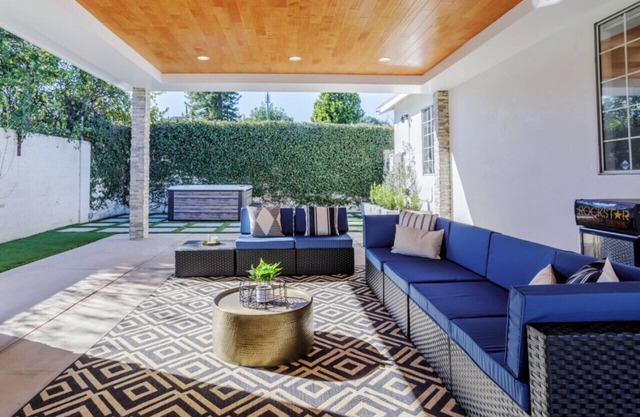Elegant 5 Bedroom Hot Tub Private Parking