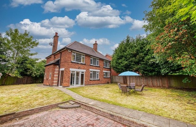Elegant 5 Bedroom house in Nottingham