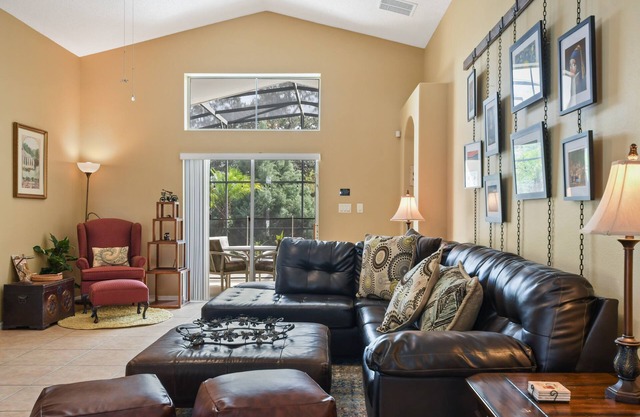 Elegant 5bd / 4ba Villa with pool / Spa near Disney