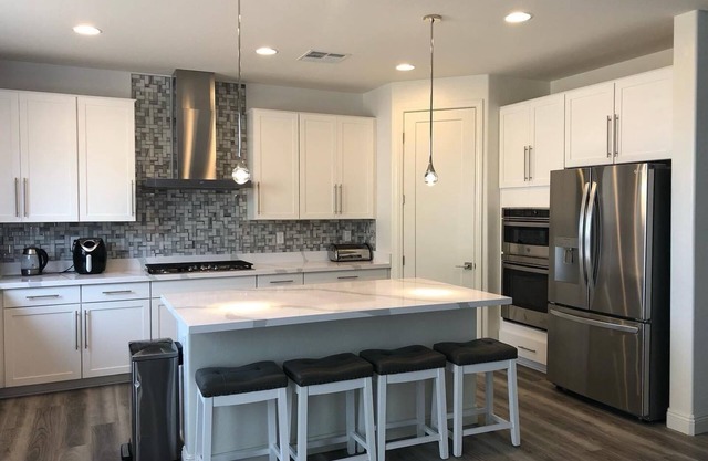 Elegant 5BR w/ King Beds and Poker Table