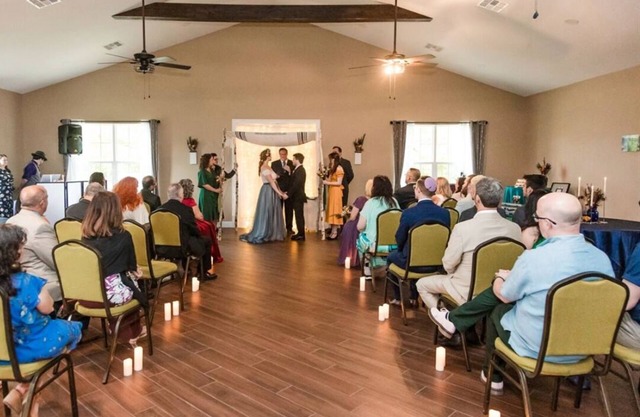 Gator Manor: Elegant 6-bedroom, 6-bath home, sleeps 12. Ideal for large groups