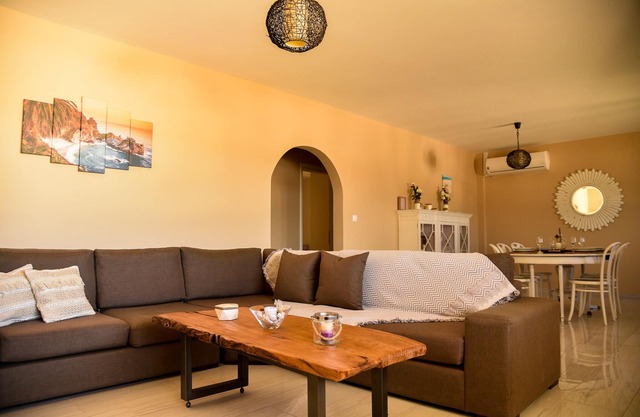 Élégant appartement avec vue spectaculaire près de la plage Ammopi