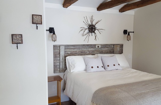 Elegant and Historic Farmhouse B&B with Farm-to-Table Breakfast Near Ithaca