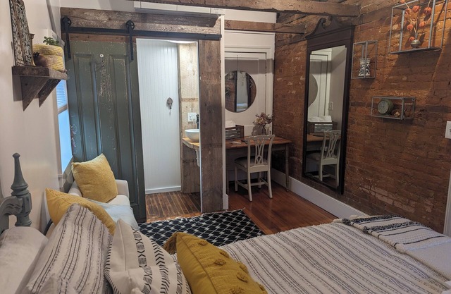Elegant and Historic Farmhouse B&B Near Ithaca with Farm-to-Table Breakfast