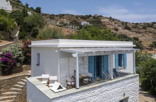 Elegant Andros Beach House | Villa Stenies Aspro | 2 bedrooms | Stunning SeaViews | Piso Gyalia Beach