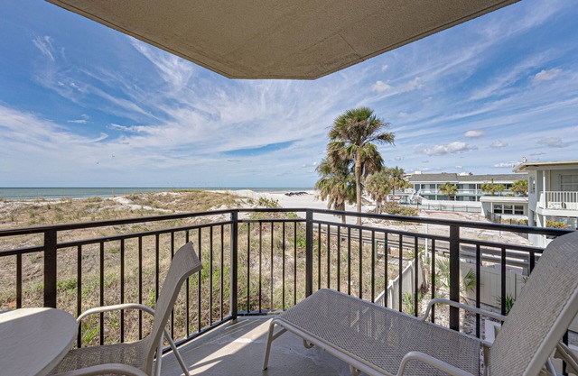 Oceanfront Elegance – Walk Everywhere
