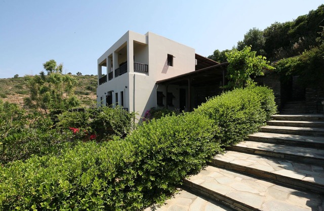 Maison en bord de mer élégant avec vue imprenable sur la mer et un beau jardin