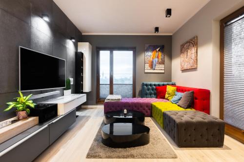 Elegant Business Accommodation with Parking - by Upstairs