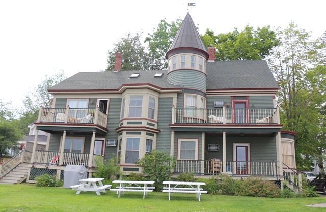Condo élégant sur l'eau au centre-ville de Wolfeboro