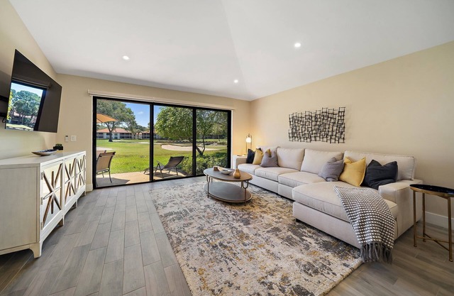 Elegant Cottage With Stunning Golf View at PGA National