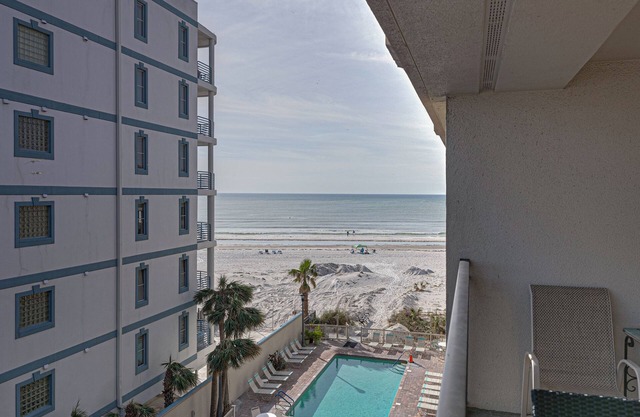Steps to Beach, Partial Gulf Views, Pool & Jacuzzi