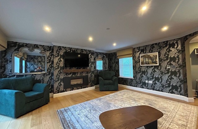 Elegant Retreat: Classic Style and Modern Comfort