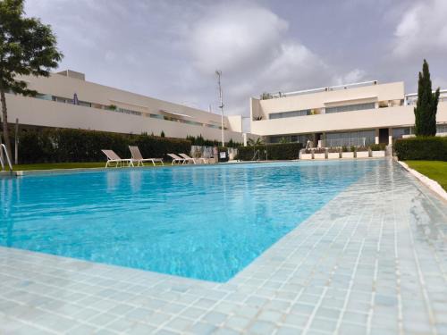 Elegant ground floor bungalow in La Coronelita, Los Balcones, with communal pool