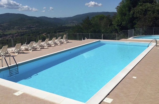 Maison de vacances élégante dans un Citerna avec piscine