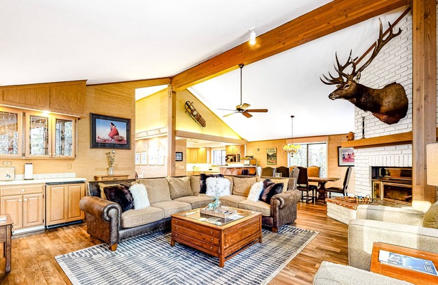 Maison élégante avec bain à remous - à deux rues de Tahoe Pines Beach