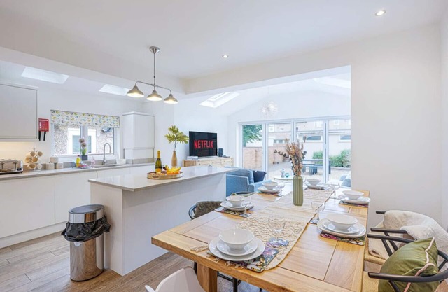 Central House - Sleeps 8 - Free Parking - FastWifi