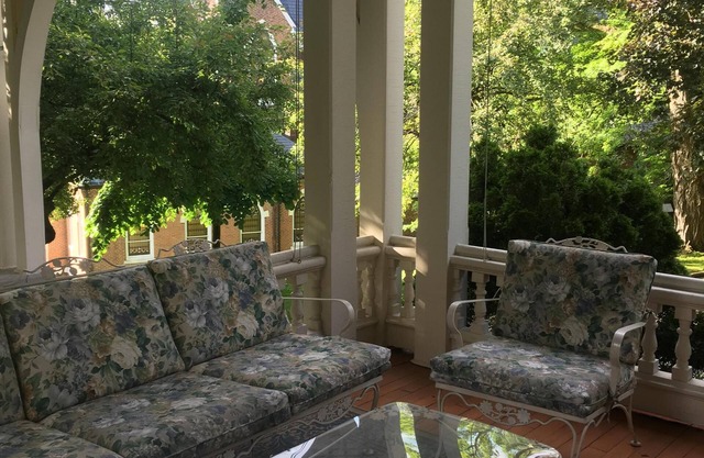 Niché dans les Berkshire Hills, The Manor vous assure une expérience joyeuse!