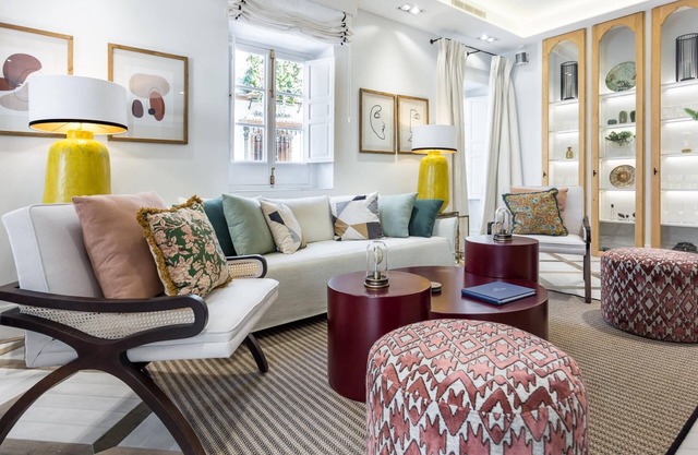 Elegant & large town house with rooftop terrace