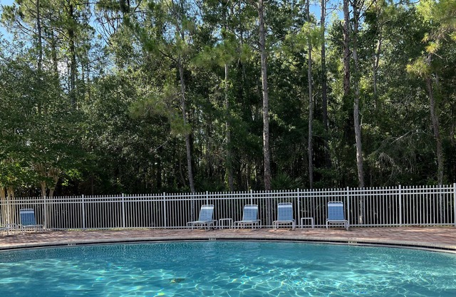 Elegant Long Stay: Pool, Business, Medical Travel, Wi-Fi, Gated by Tampa Palms