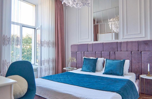 Elegant Lux Apartment in central square