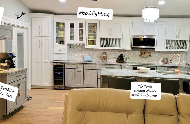 Elegant Modern 3-bedroom beach house 5 min. Walk to Ocean Drive Shops and Beach