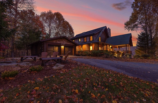 Elegant Mountain Lodge with Beautiful Sunsets