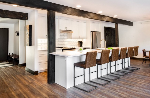 Elegant Mountain Modern 3 Bdrm Condo, 5 miles from Jackson Hole Mountain Resort!