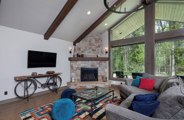 Elegant Nature Retreat | Designer Home + Kitchen, Spa, Trails & Lakefront Access
