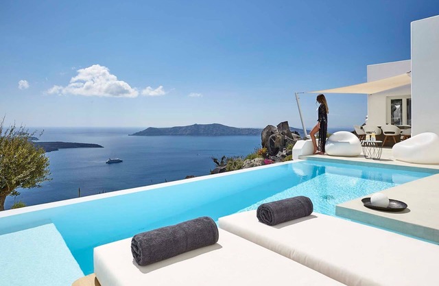 Elegant Santorini Villa | Stone Pearl Villa | 2 Bedrooms | Infinity pool | Panoramic Volcano Views | Proximity to Fira town | Firostefani