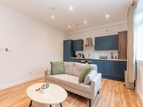 Elegant St Margarets 1BR near Transport London Pass the Keys