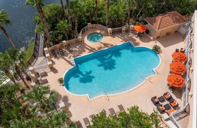 Elegant Stay near Beach & Downtown | Infinity Pool, Tranquil Setting