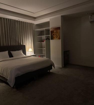 Elegant Studio