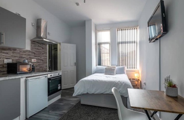 Elegant Studio: Studio Suite 5